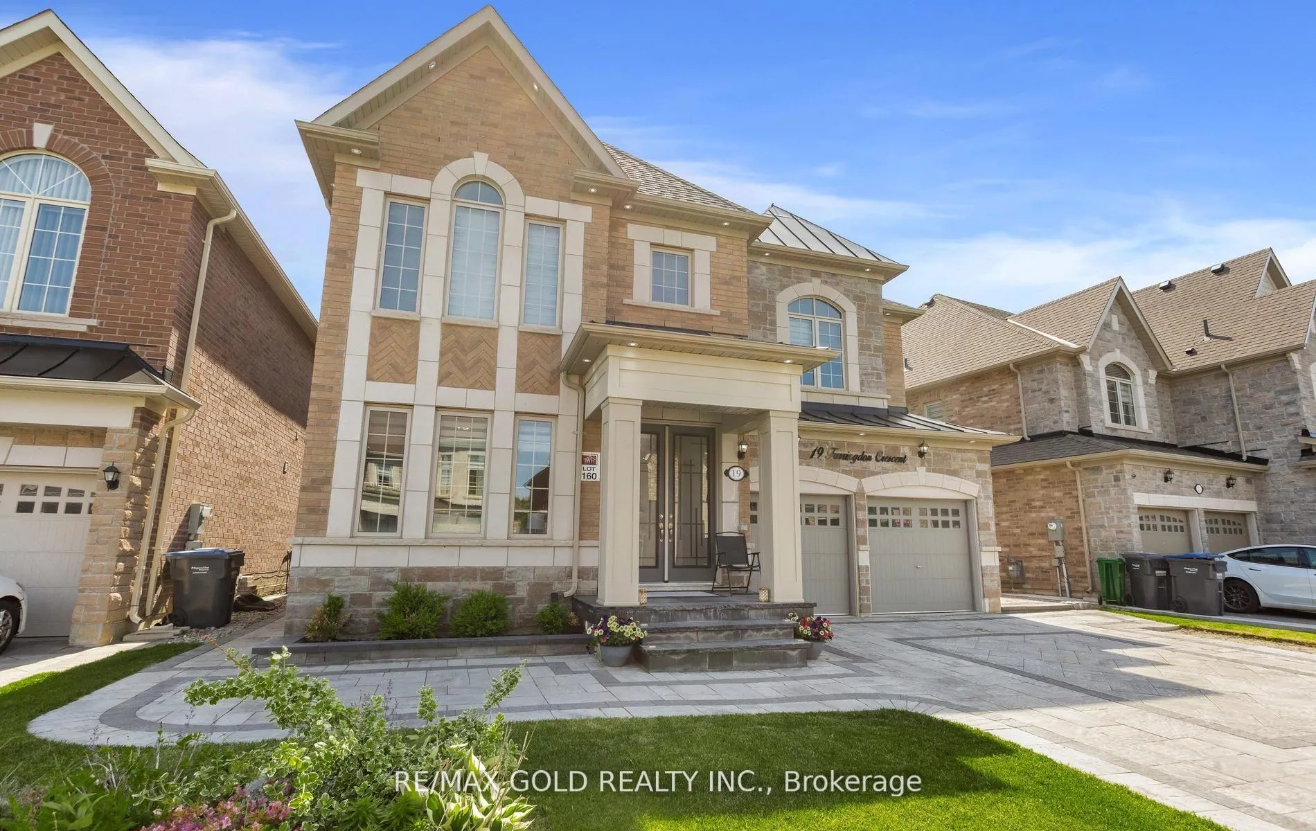 Photo 3 of 19 Farringdon Crescent, Brampton, Northwest Brampton — HOMEH