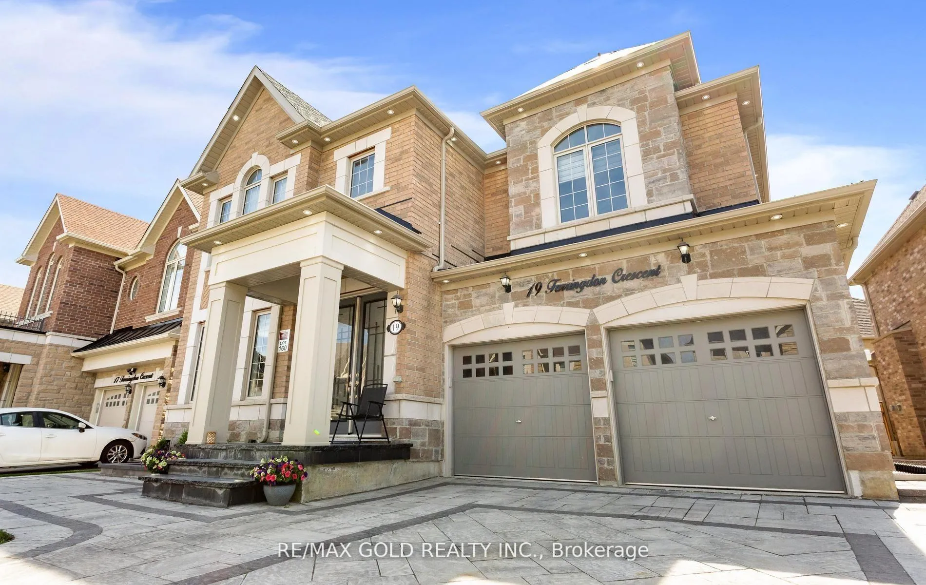 Photo 4 of 19 Farringdon Crescent, Brampton, Northwest Brampton — HOMEH