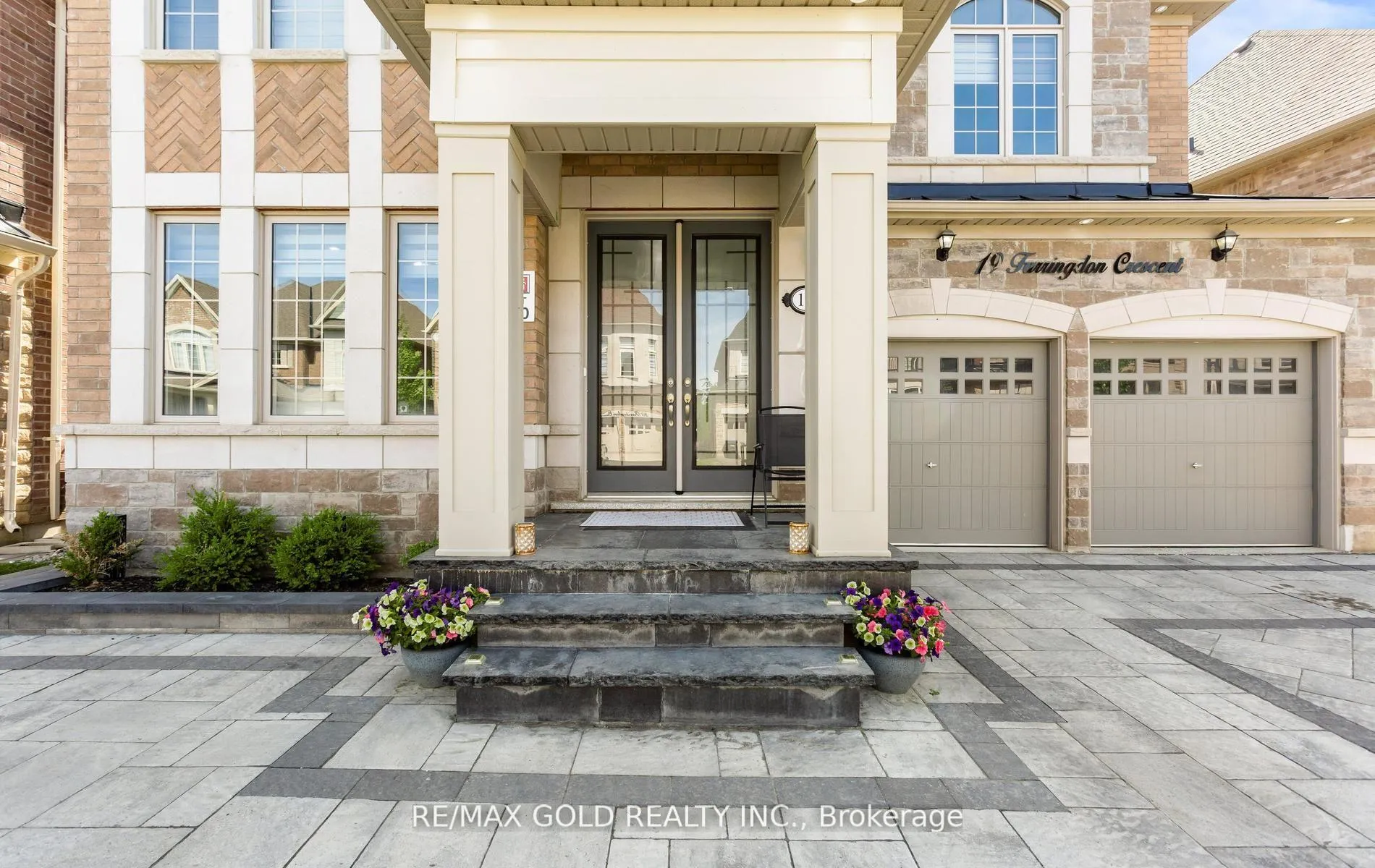 Photo 5 of 19 Farringdon Crescent, Brampton, Northwest Brampton — HOMEH