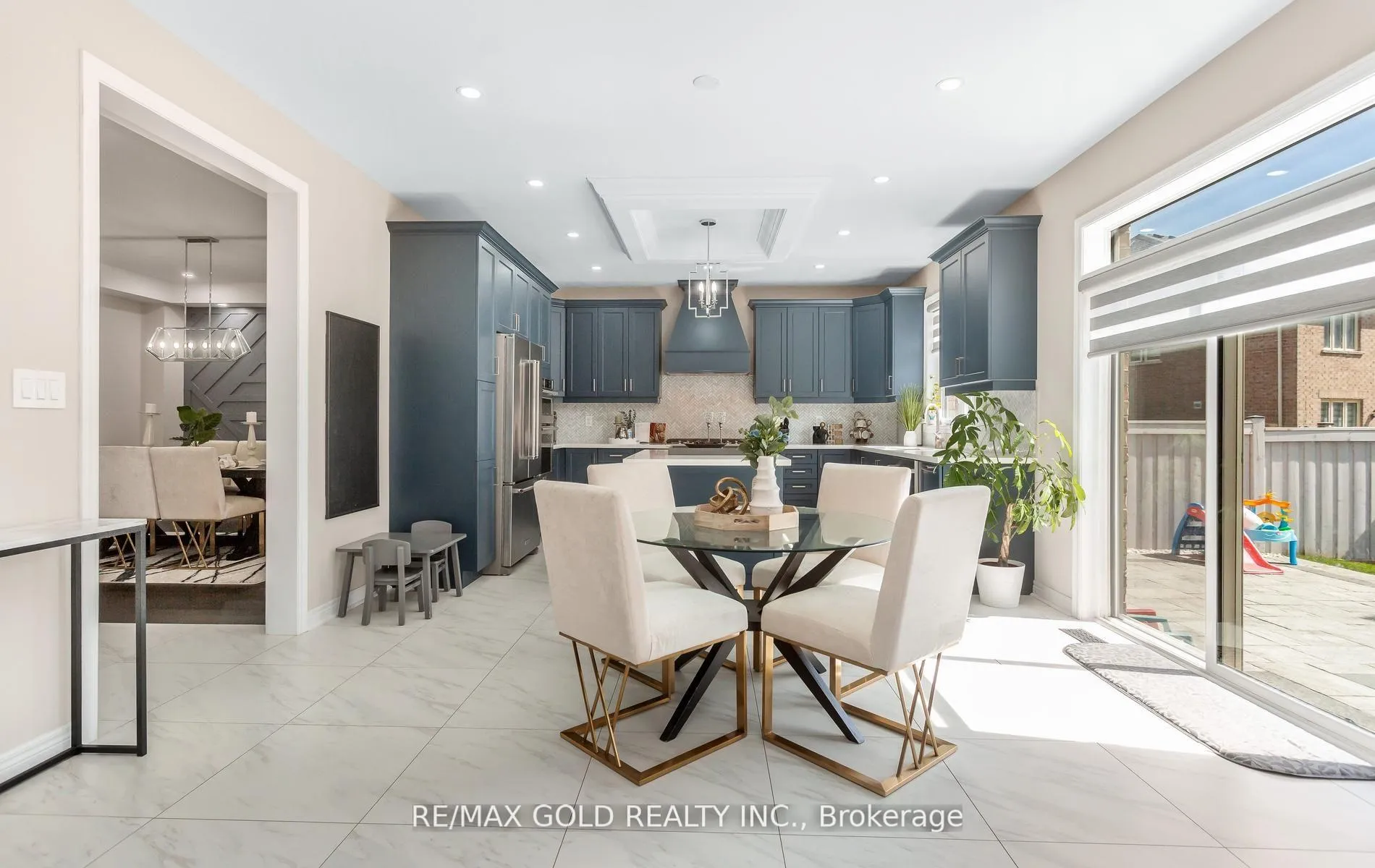 Photo 15 of 19 Farringdon Crescent, Brampton, Northwest Brampton — HOMEH