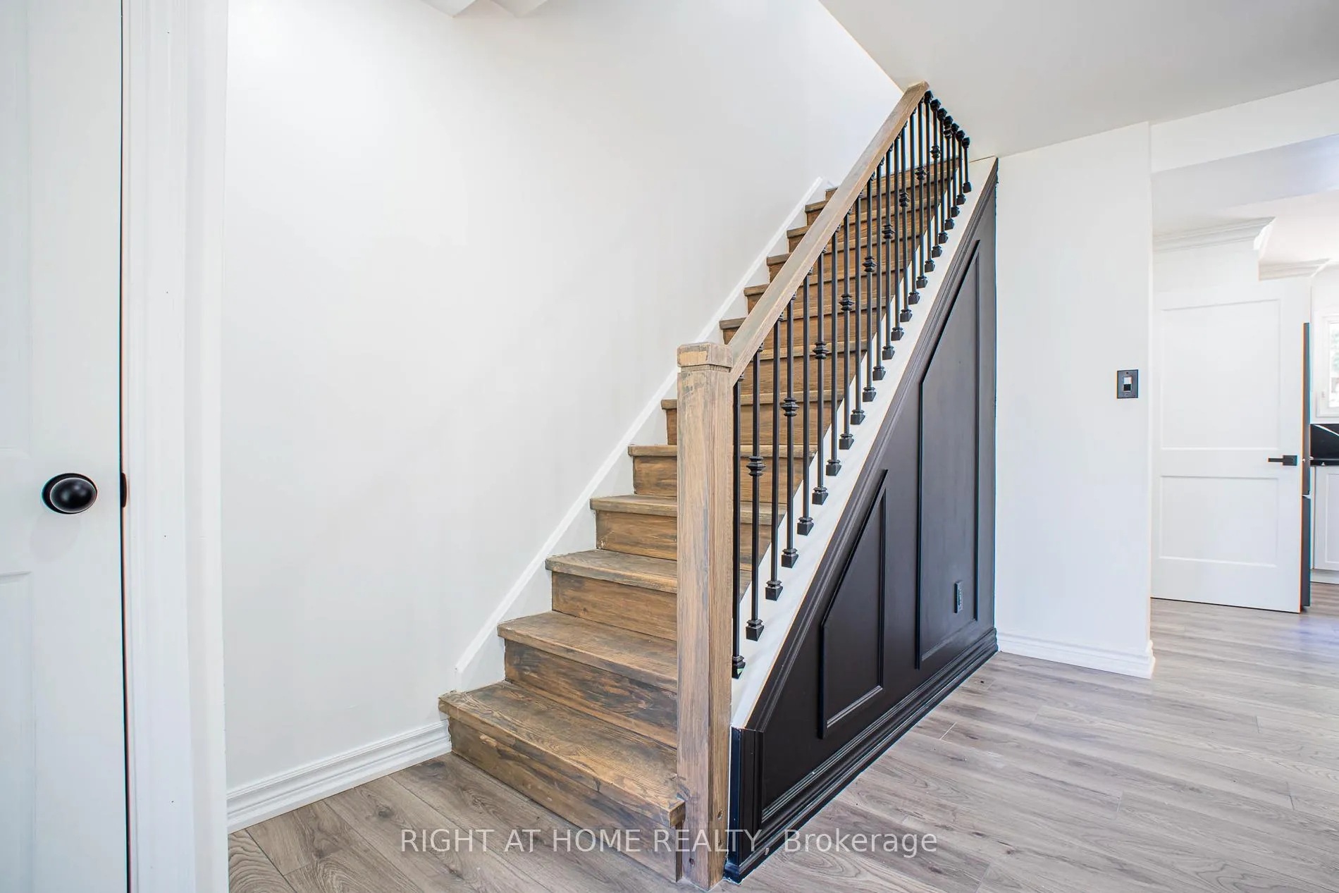 Photo 5 of Unit #UPPER, 77 Elford Crescent, Hamilton, Vincent — HOMEH