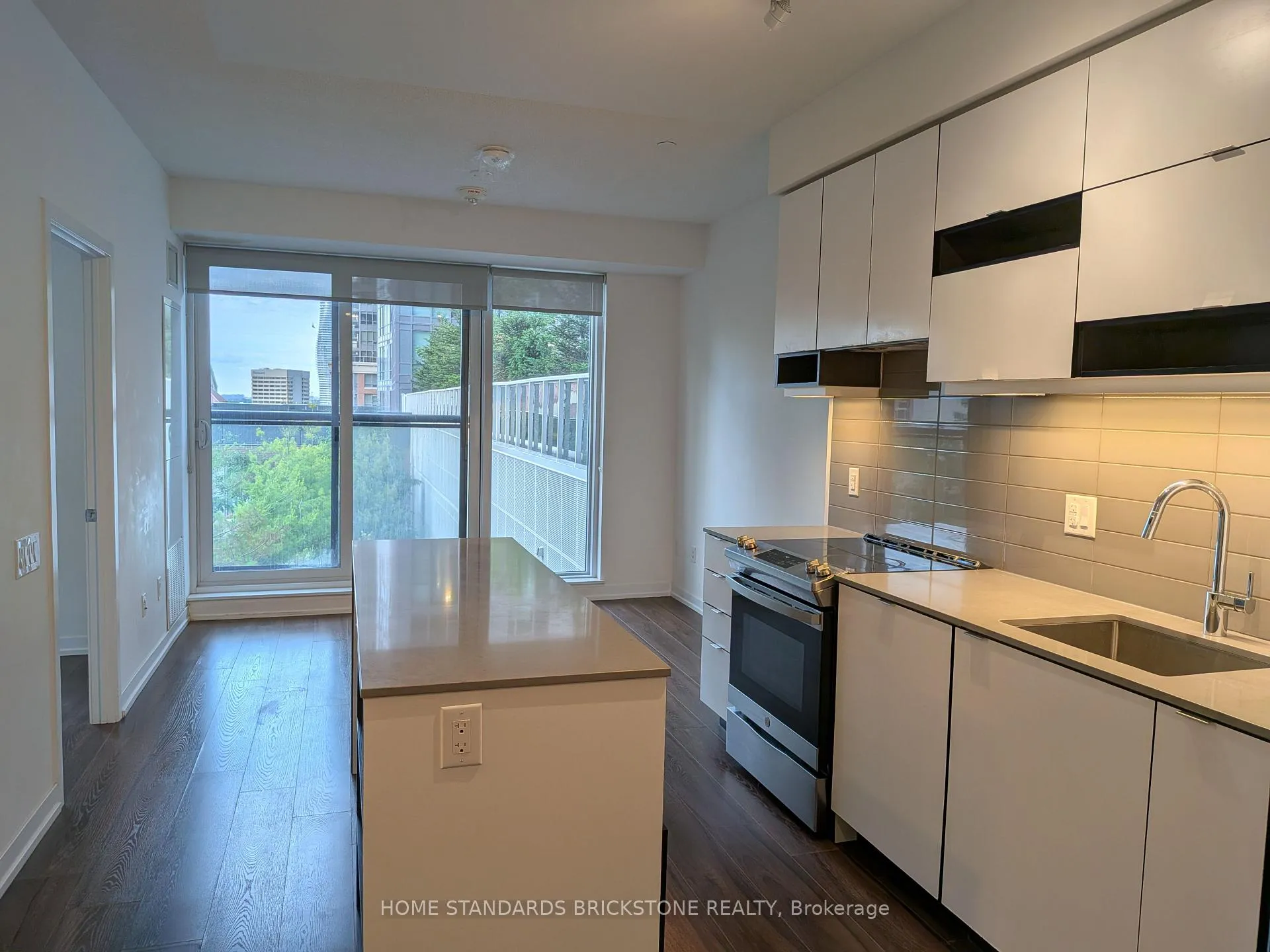Photo 5 of Unit 605, 4065 Confederation Parkway, Mississauga, City Centre — HOMEH