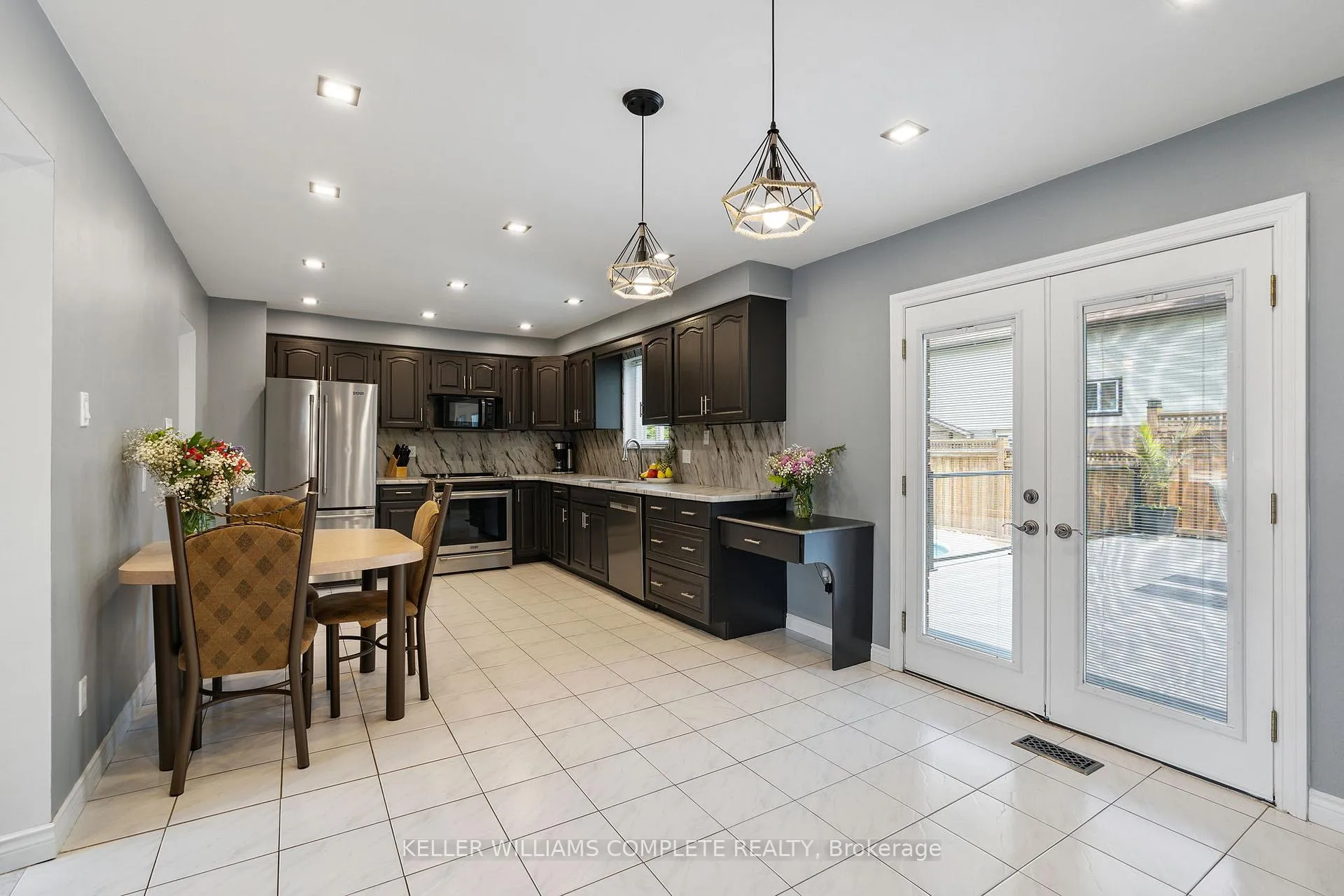 Photo 20 of 25 Burke Drive, Haldimand — HOMEH