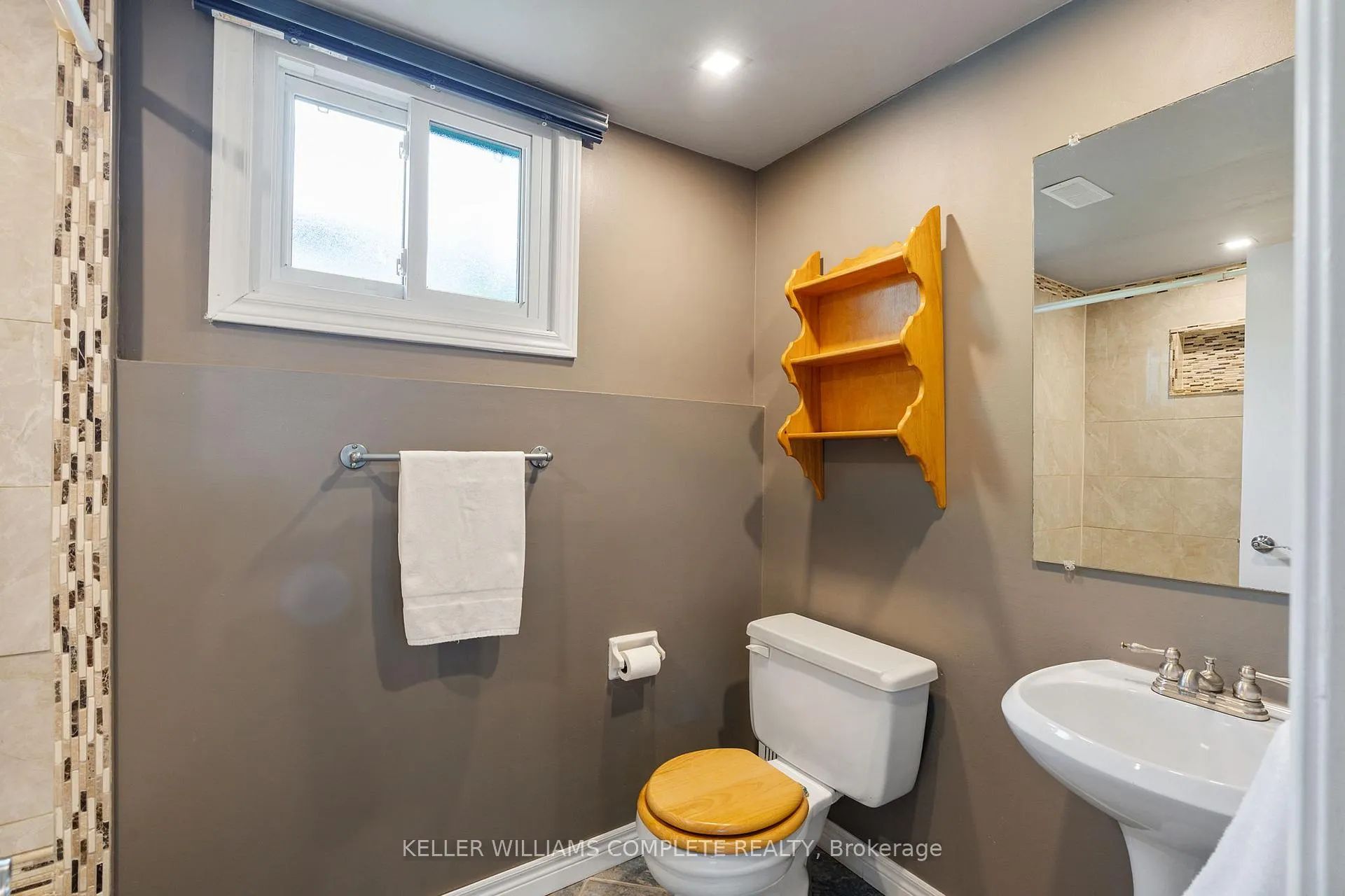 Photo 39 of 25 Burke Drive, Haldimand — HOMEH