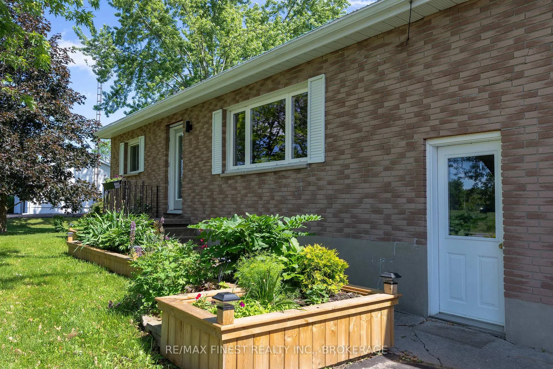 Photo 2 of 3700 Yarker Road, Frontenac, Frontenac South — HOMEH
