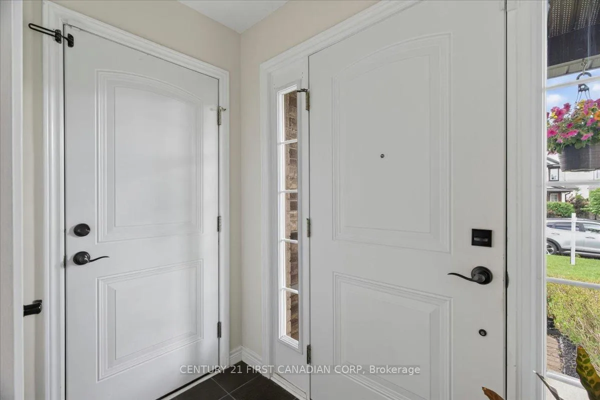 Photo 6 of 6828 Vallas Circle, London, South V — HOMEH