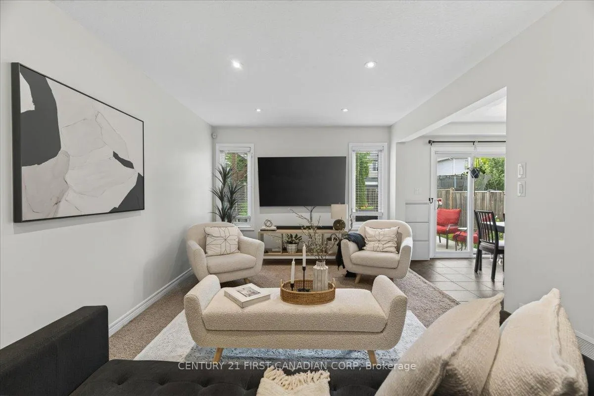 Photo 9 of 6828 Vallas Circle, London, South V — HOMEH