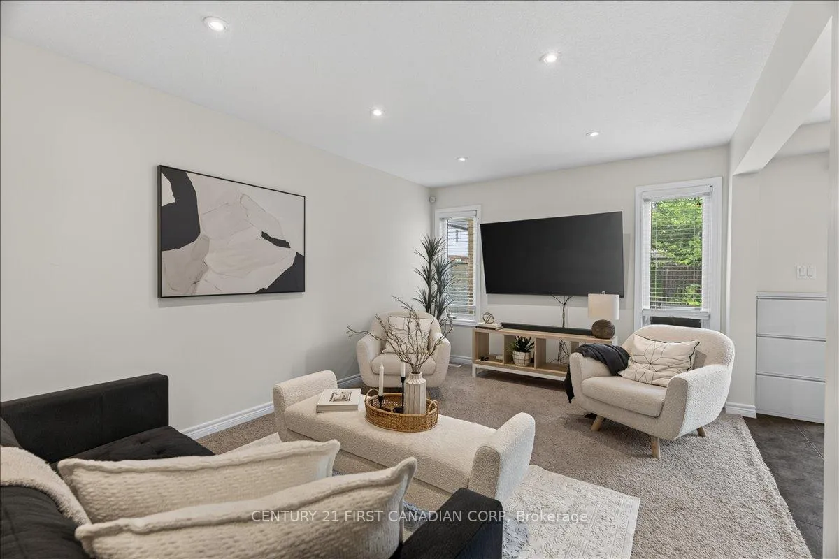 Photo 10 of 6828 Vallas Circle, London, South V — HOMEH