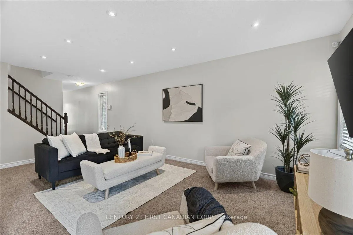 Photo 15 of 6828 Vallas Circle, London, South V — HOMEH