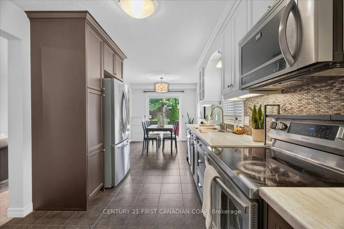 Photo 16 of 6828 Vallas Circle, London, South V — HOMEH