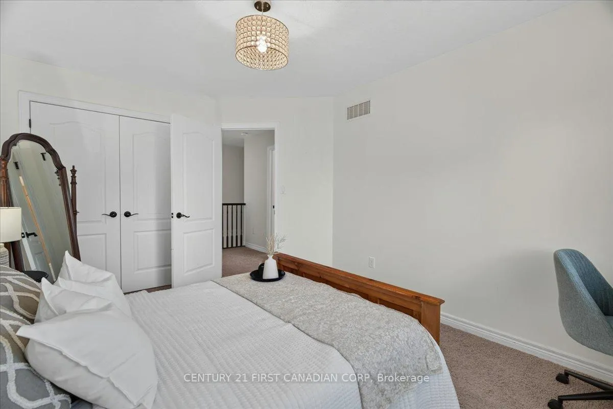Photo 28 of 6828 Vallas Circle, London, South V — HOMEH