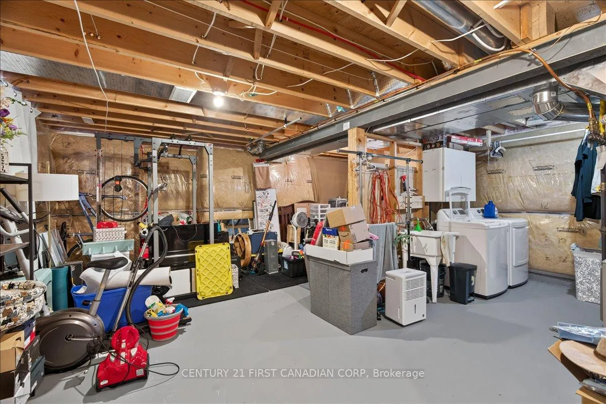 Photo 32 of 6828 Vallas Circle, London, South V — HOMEH