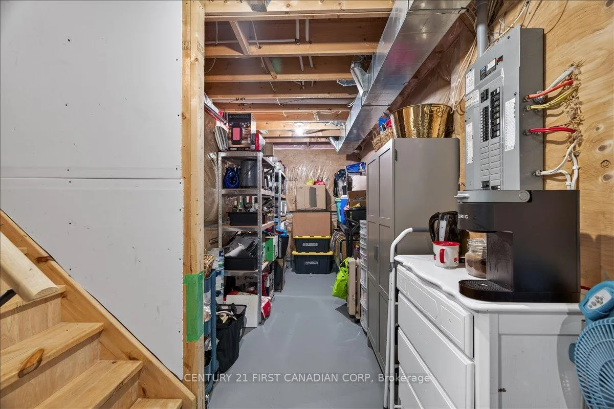 Photo 34 of 6828 Vallas Circle, London, South V — HOMEH