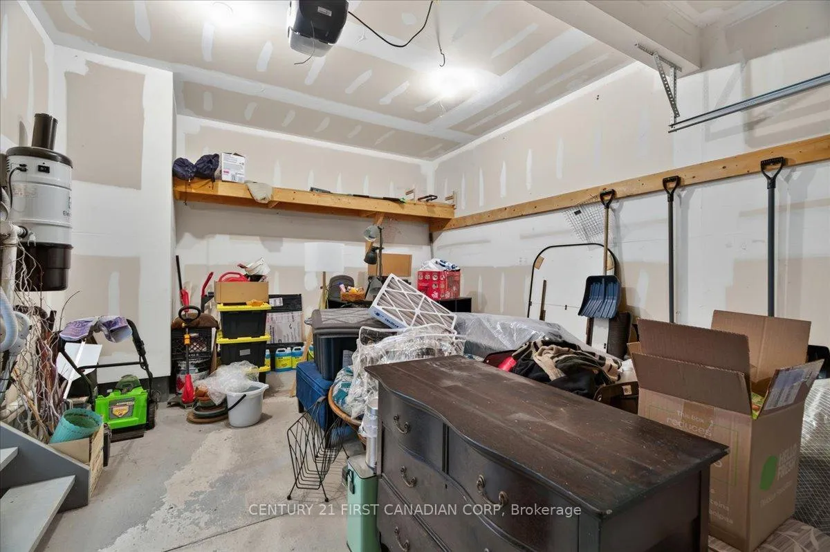 Photo 35 of 6828 Vallas Circle, London, South V — HOMEH