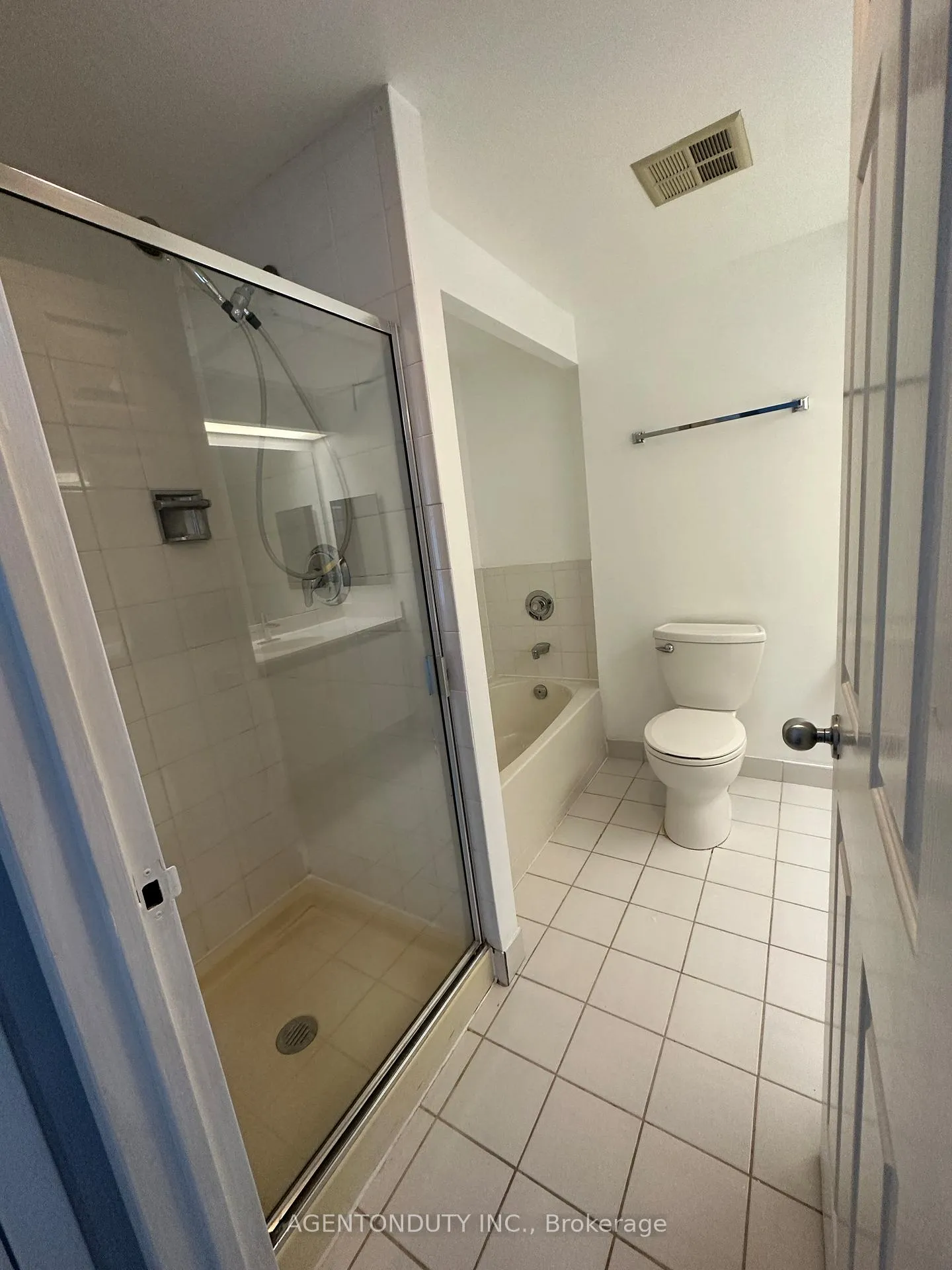 Photo 7 of Unit 2711, 77 Harbour Square, Toronto, Waterfront Communities — HOMEH