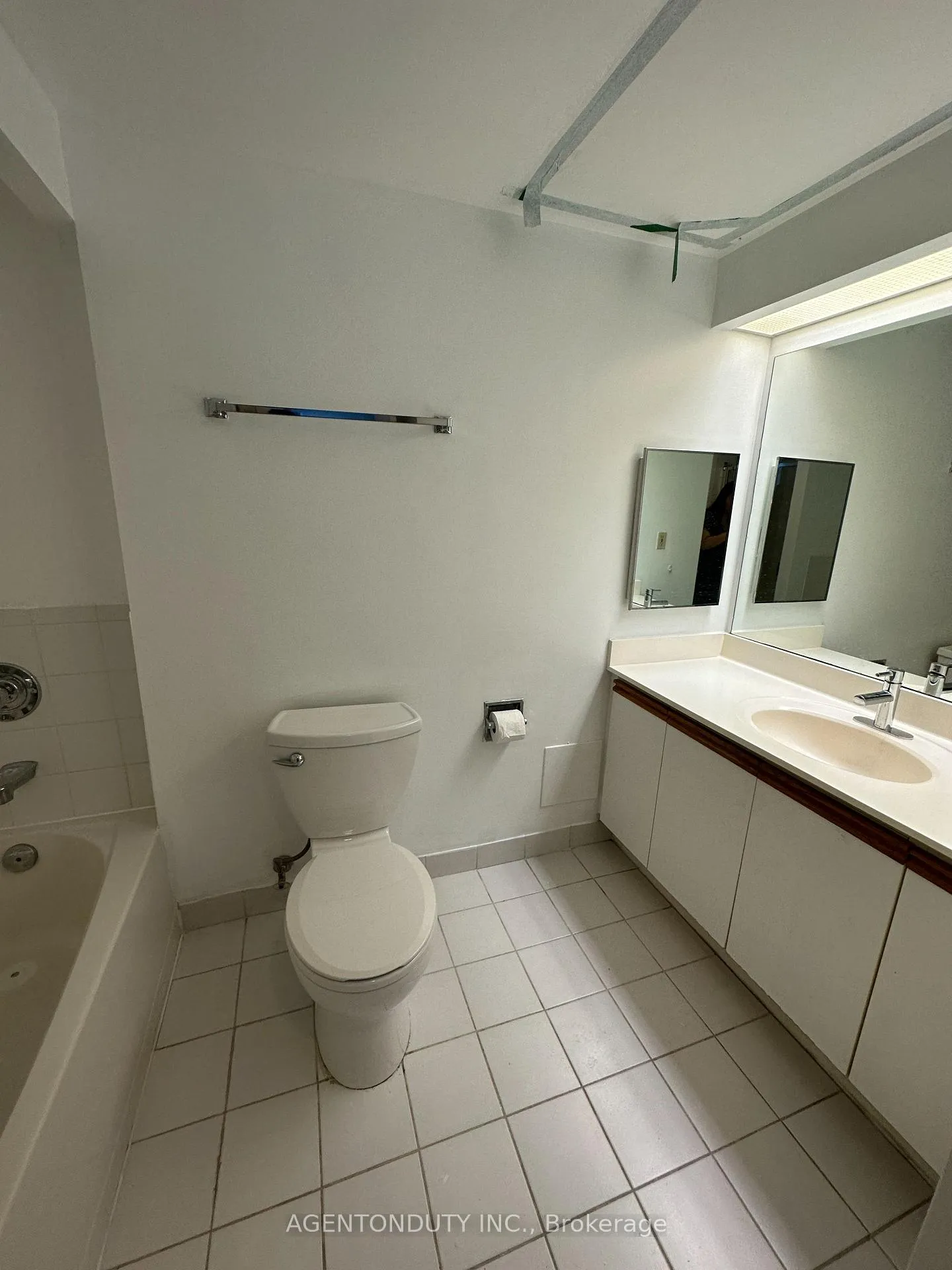 Photo 8 of Unit 2711, 77 Harbour Square, Toronto, Waterfront Communities — HOMEH
