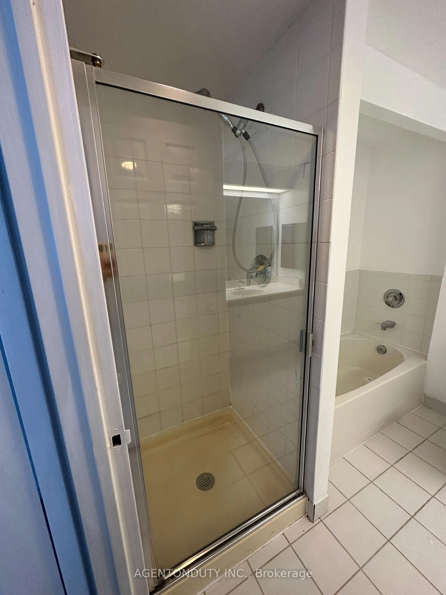 Photo 11 of Unit 2711, 77 Harbour Square, Toronto, Waterfront Communities — HOMEH