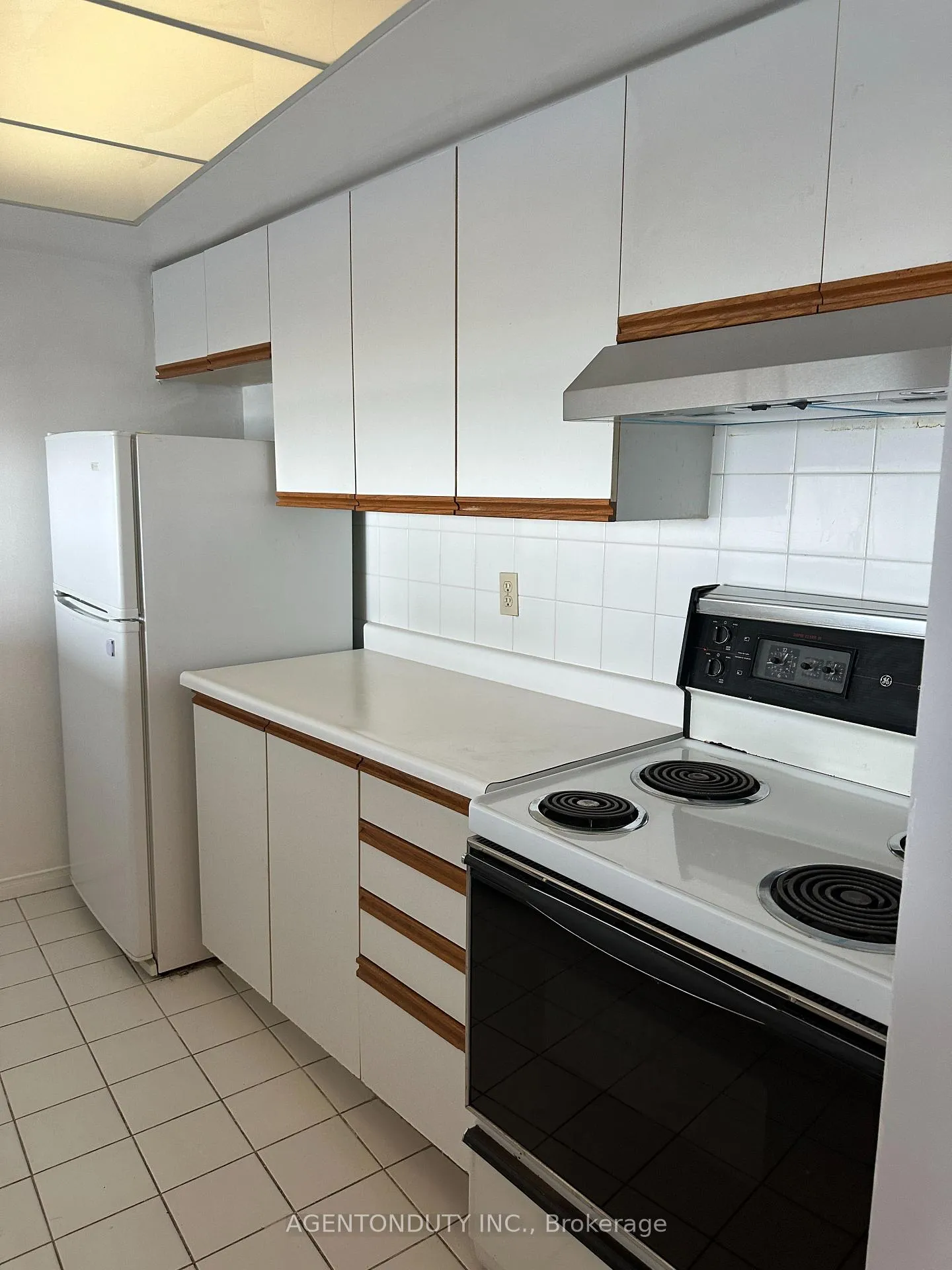 Photo 13 of Unit 2711, 77 Harbour Square, Toronto, Waterfront Communities — HOMEH