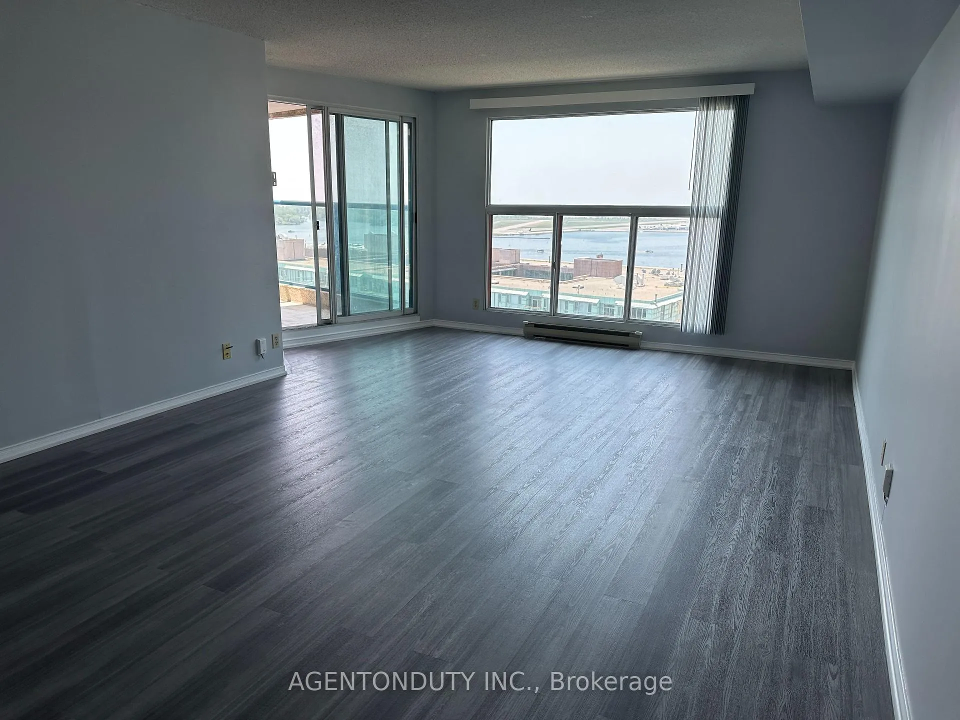 Photo 14 of Unit 2711, 77 Harbour Square, Toronto, Waterfront Communities — HOMEH