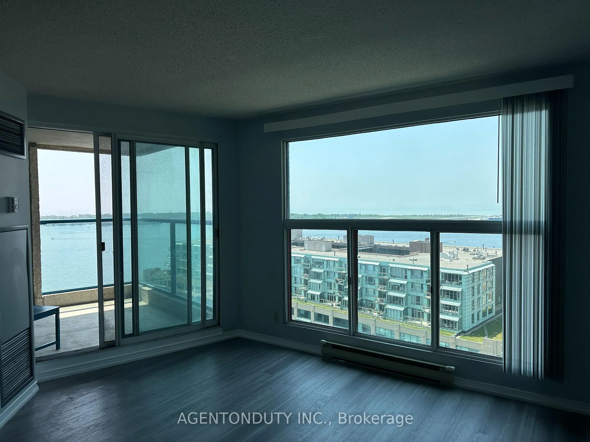 Photo 15 of Unit 2711, 77 Harbour Square, Toronto, Waterfront Communities — HOMEH