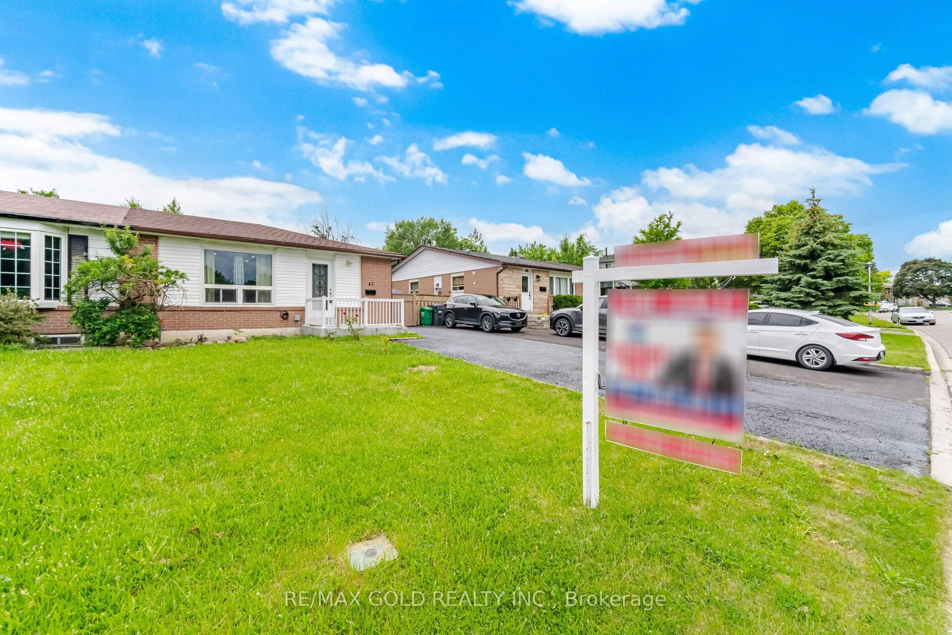 Photo 2 of 47 Fallingdale Crescent, Brampton, Southgate — HOMEH