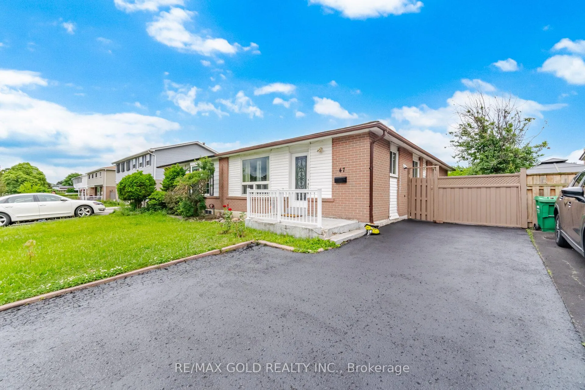 Photo 5 of 47 Fallingdale Crescent, Brampton, Southgate — HOMEH