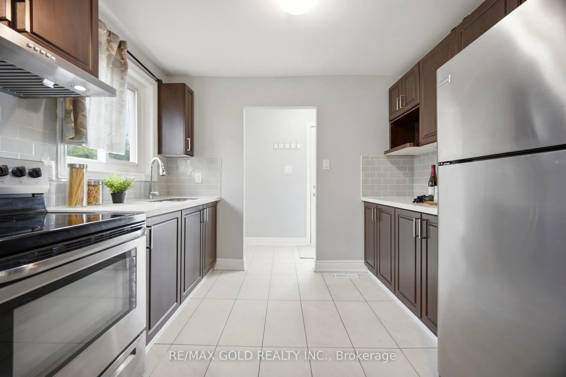 Photo 18 of 47 Fallingdale Crescent, Brampton, Southgate — HOMEH
