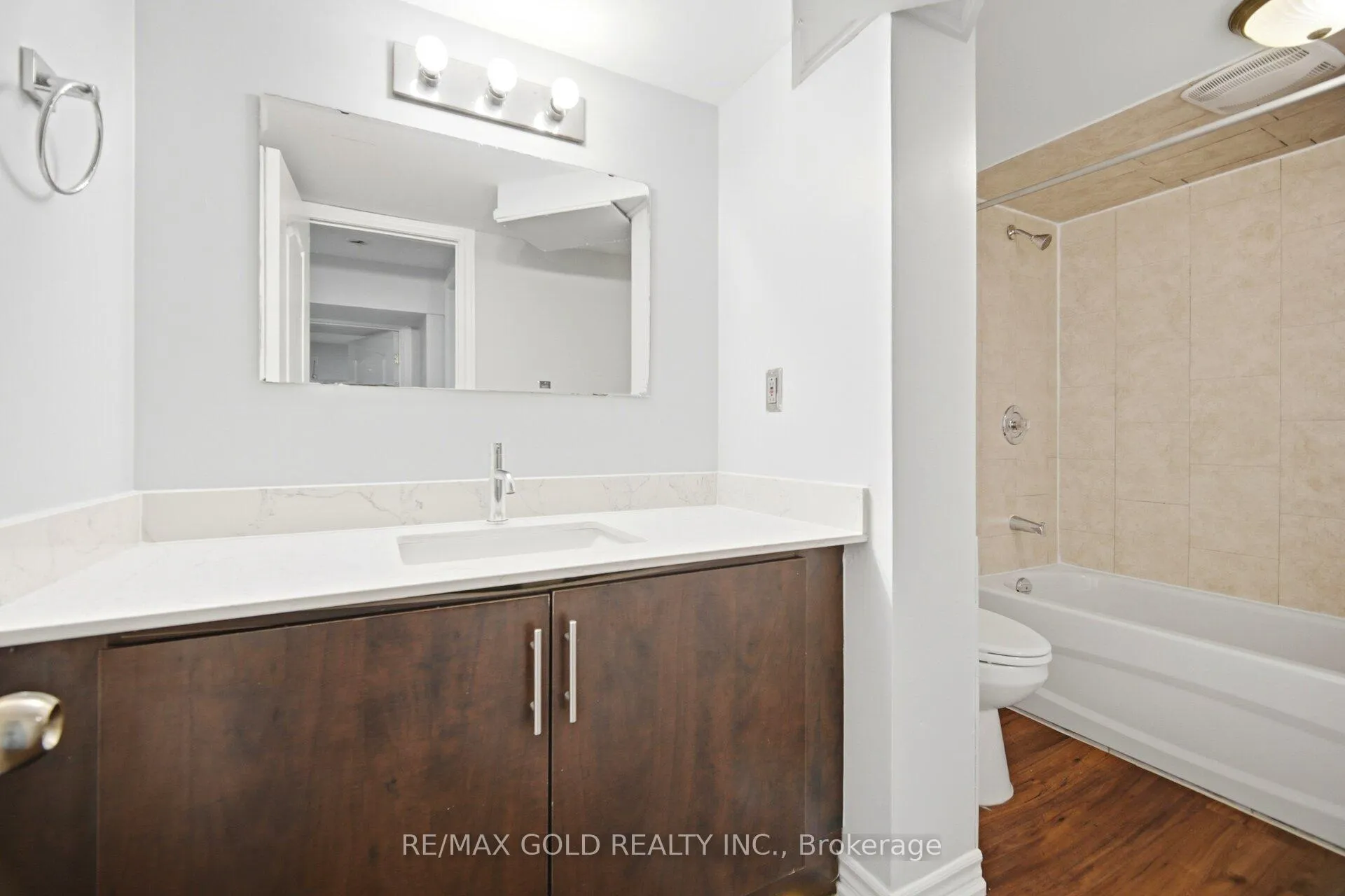 Photo 42 of 47 Fallingdale Crescent, Brampton, Southgate — HOMEH