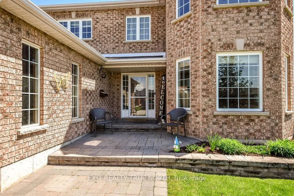 Photo 2 of 9 Corbett Street, Springwater, Elmvale — HOMEH
