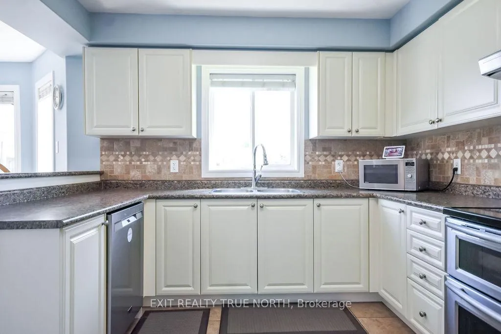 Photo 9 of 9 Corbett Street, Springwater, Elmvale — HOMEH