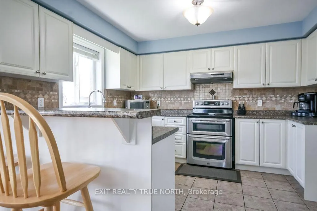 Photo 11 of 9 Corbett Street, Springwater, Elmvale — HOMEH