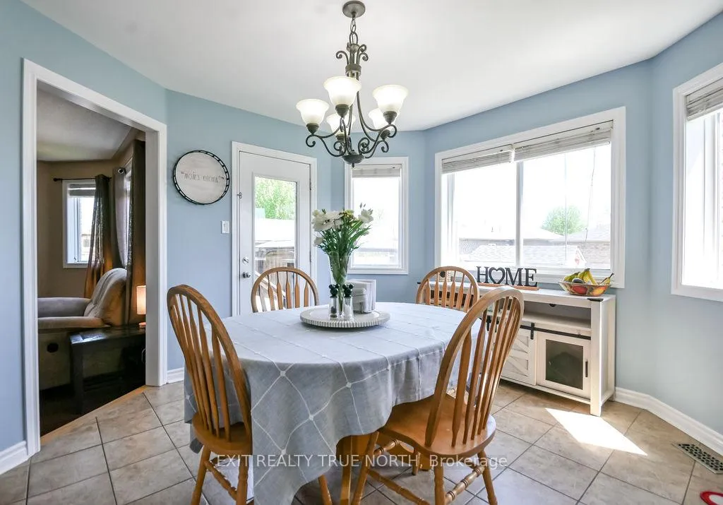Photo 13 of 9 Corbett Street, Springwater, Elmvale — HOMEH