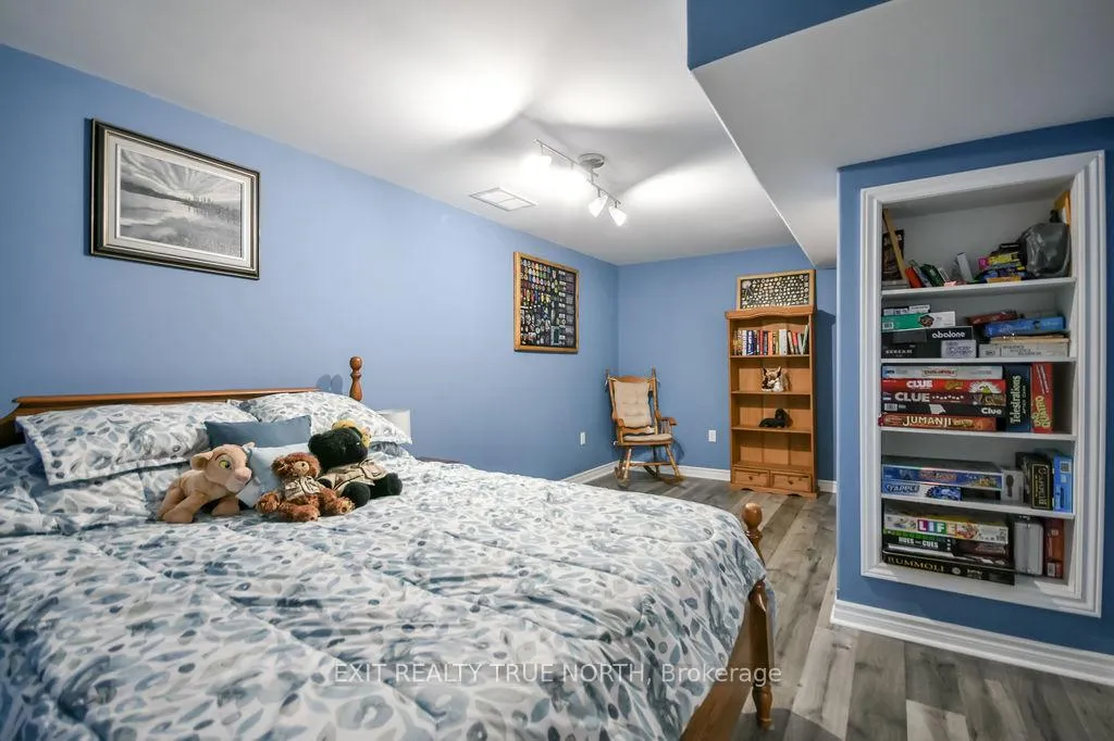 Photo 38 of 9 Corbett Street, Springwater, Elmvale — HOMEH