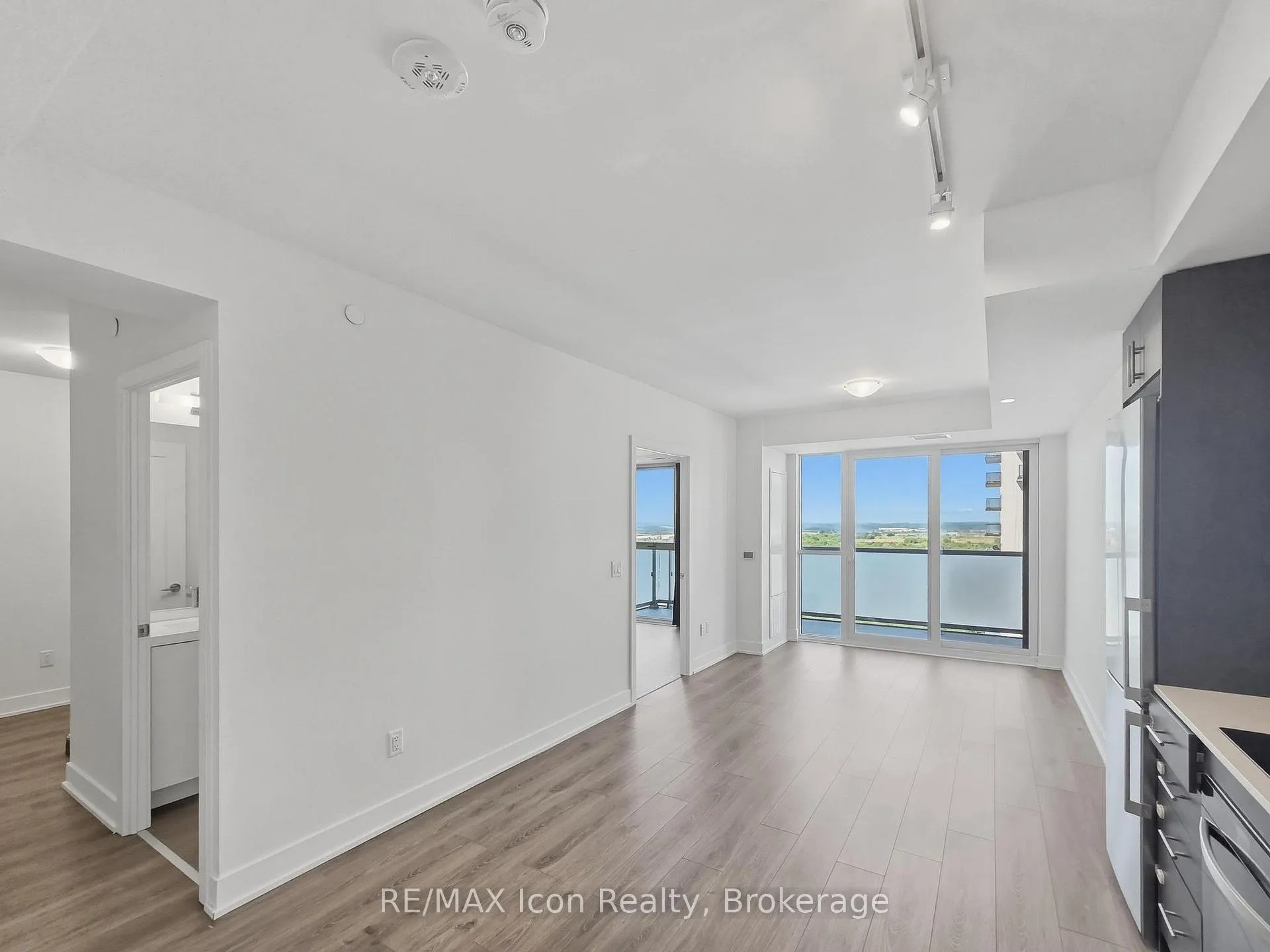 Photo 3 of Unit 2214, 2545 Simcoe Street N, Oshawa, Windfields — HOMEH