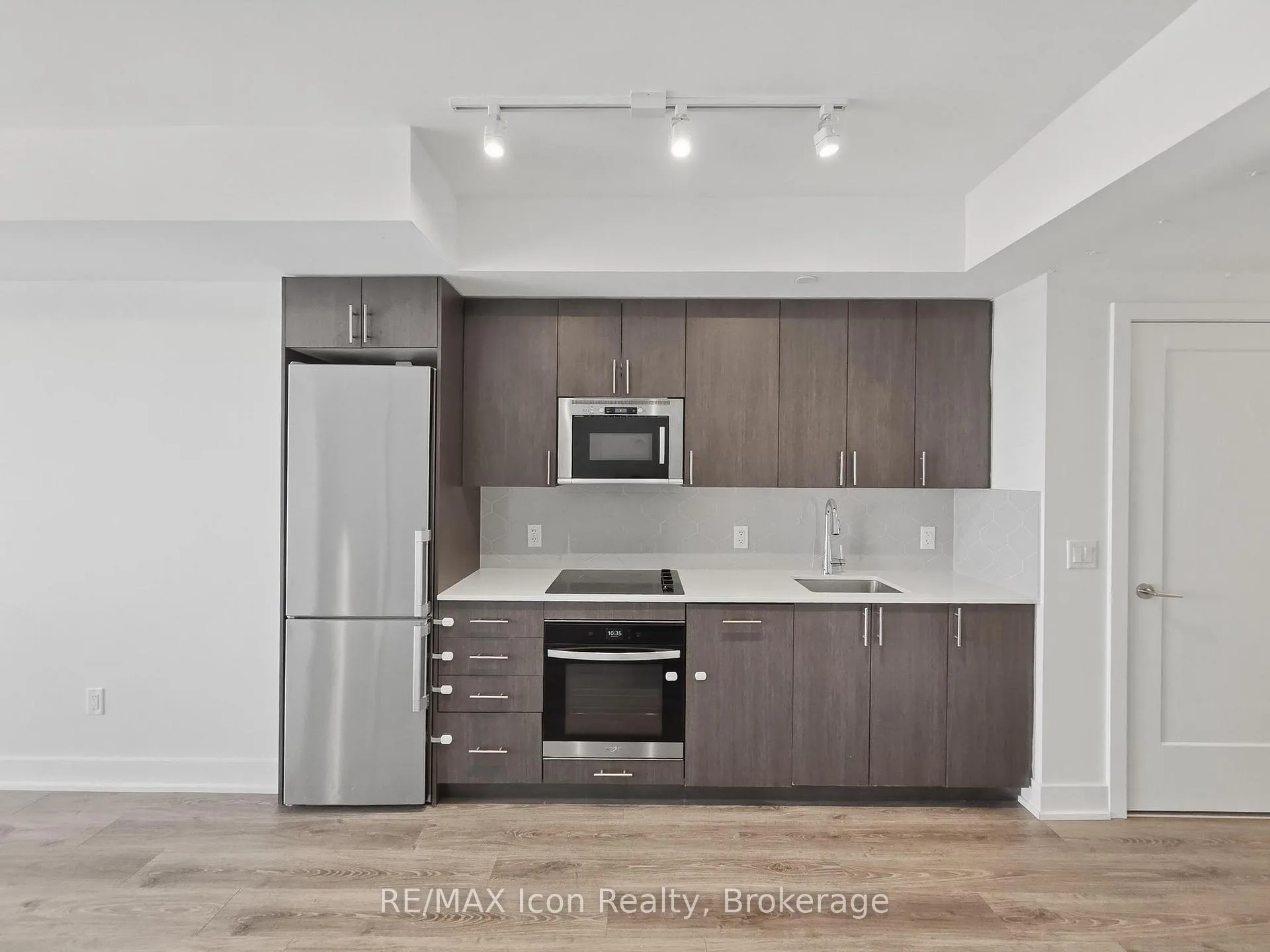 Photo 5 of Unit 2214, 2545 Simcoe Street N, Oshawa, Windfields — HOMEH