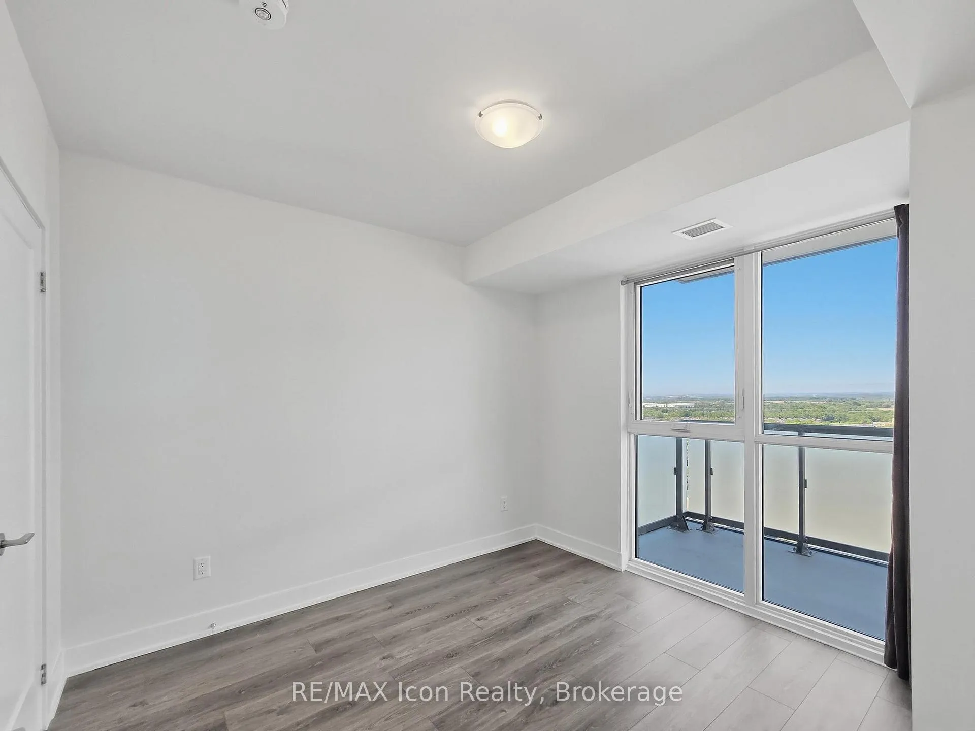 Photo 15 of Unit 2214, 2545 Simcoe Street N, Oshawa, Windfields — HOMEH