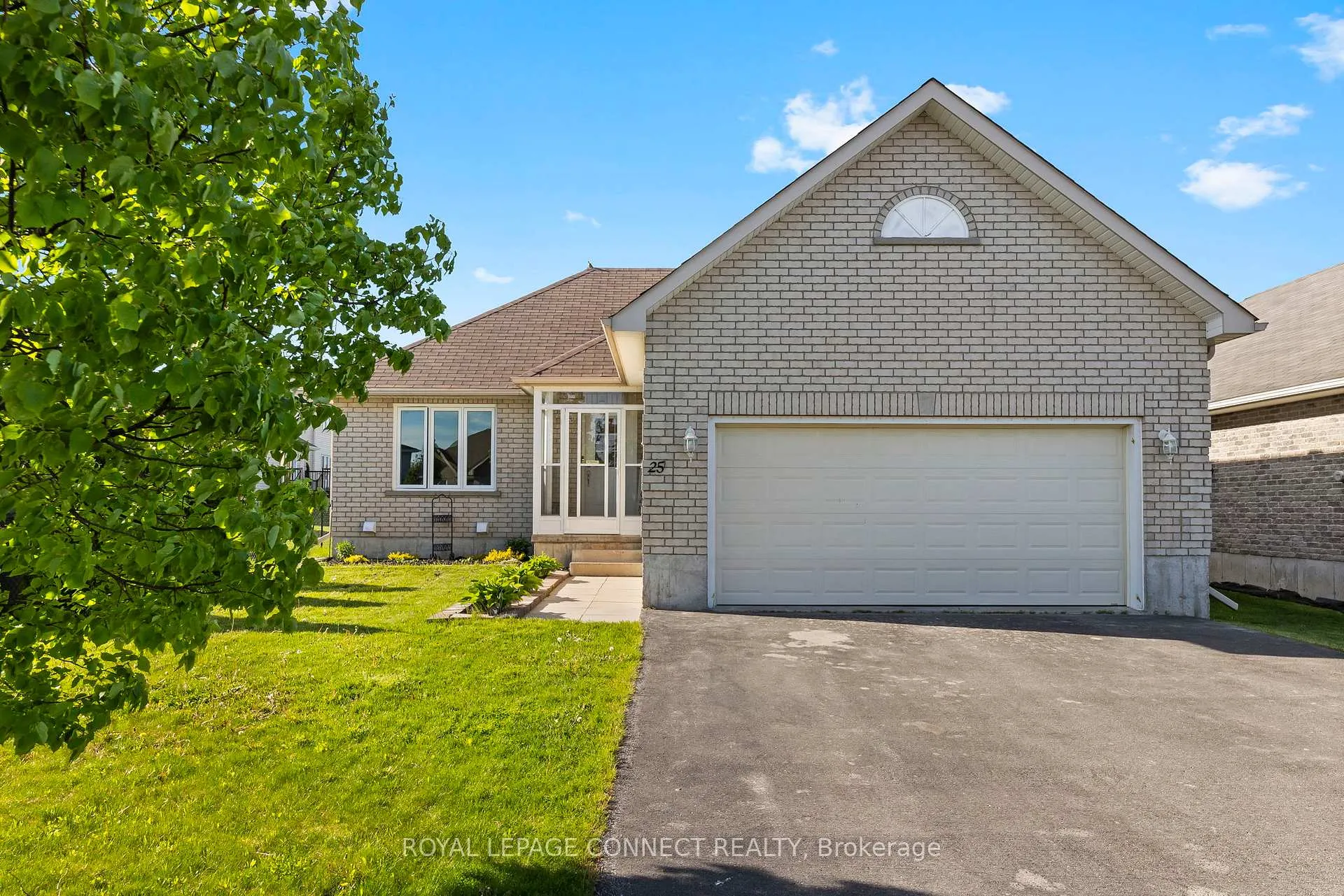 Photo 2 of 25 Springdale Drive, Kawartha Lakes, Lindsay — HOMEH