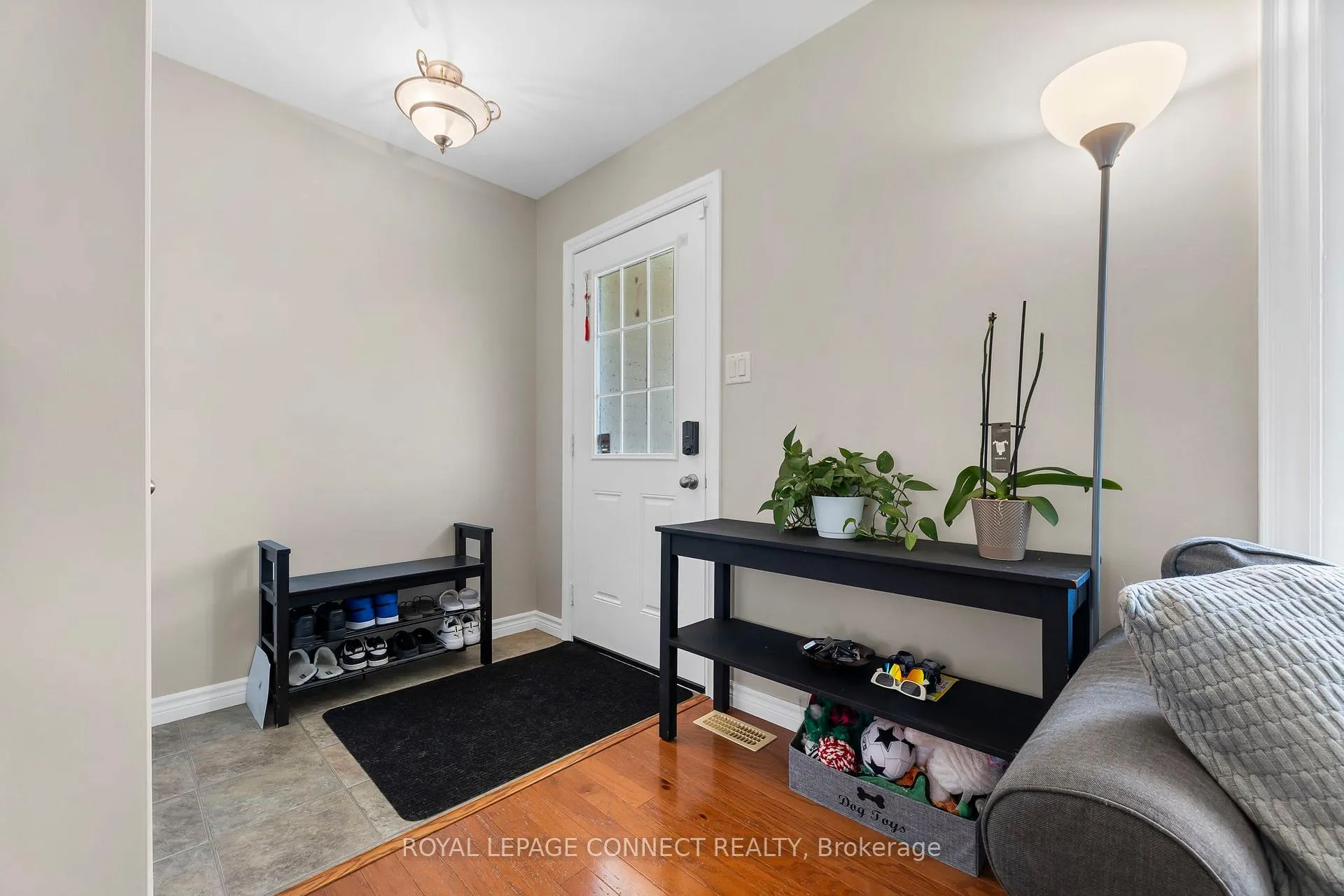 Photo 3 of 25 Springdale Drive, Kawartha Lakes, Lindsay — HOMEH