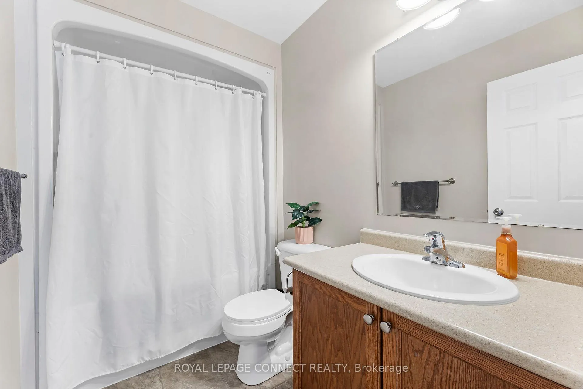 Photo 15 of 25 Springdale Drive, Kawartha Lakes, Lindsay — HOMEH