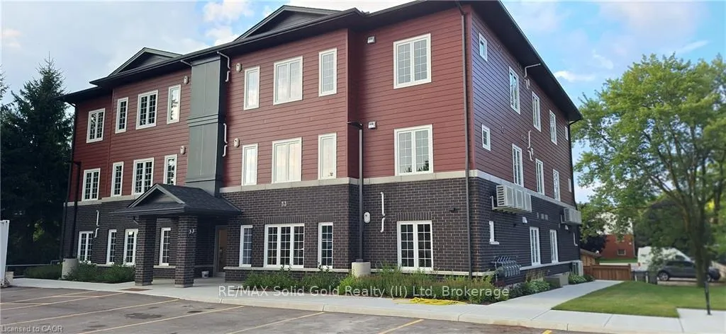 Front of Unit 3, 33 Murray Court