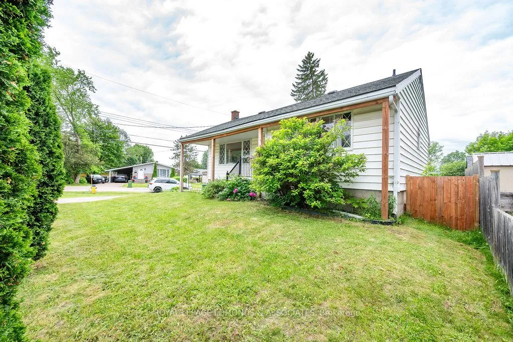 Photo 3 of 768 Mackay Street, Pembroke, Pembroke — HOMEH