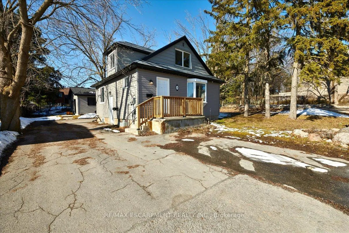 Photo of Unit #1, #2, #3, 210 Owen Street