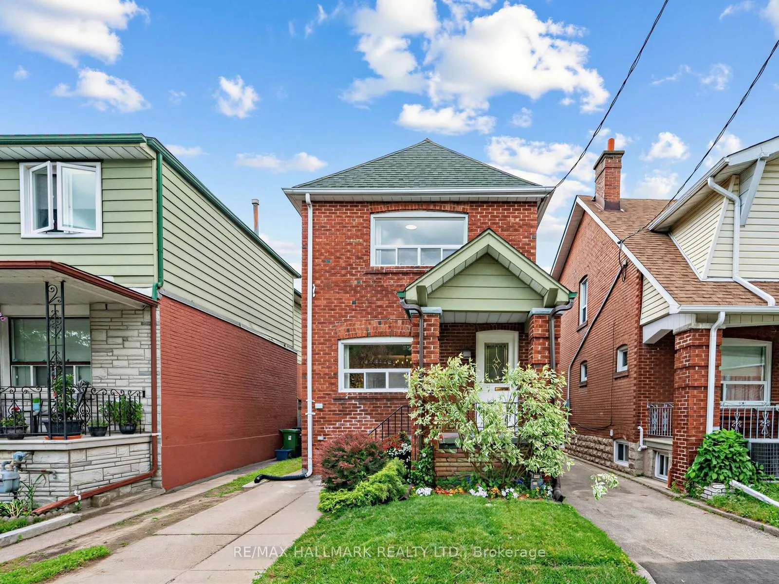 Photo 3 of 958 Greenwood Avenue, Toronto, Danforth Village-East York — HOMEH