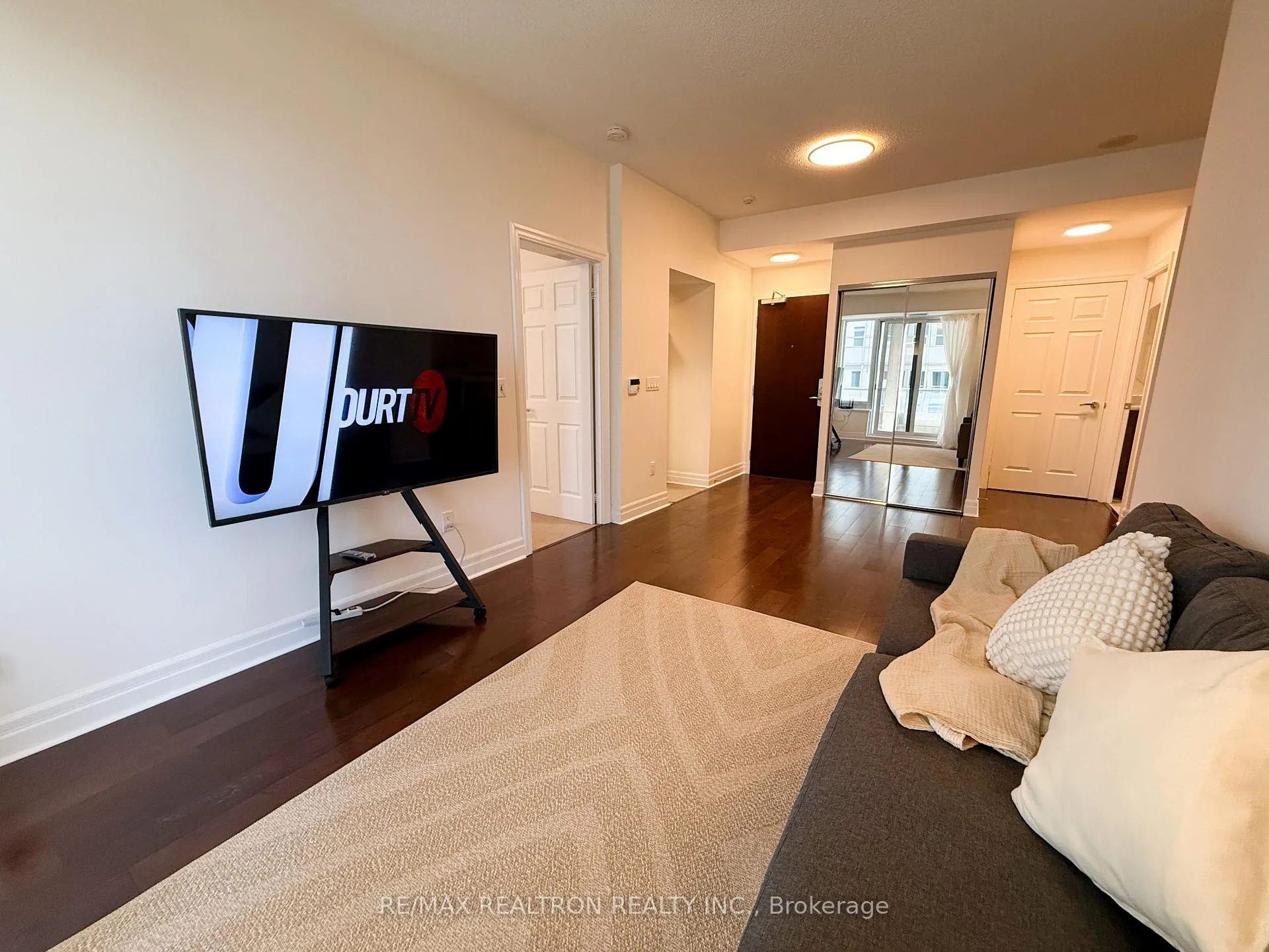 Photo 2 of Unit 2208, 35 Balmuto Street, Toronto, Bay Street Corridor — HOMEH