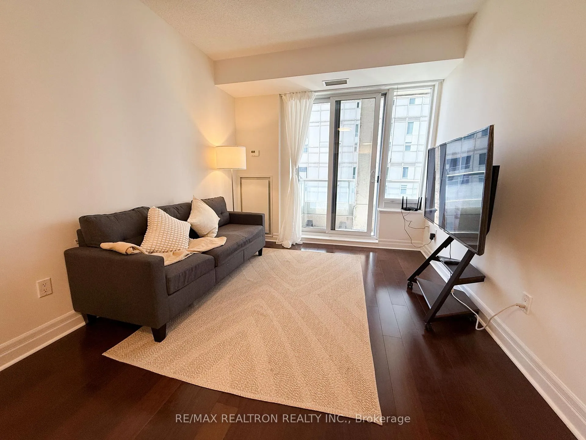 Photo 3 of Unit 2208, 35 Balmuto Street, Toronto, Bay Street Corridor — HOMEH