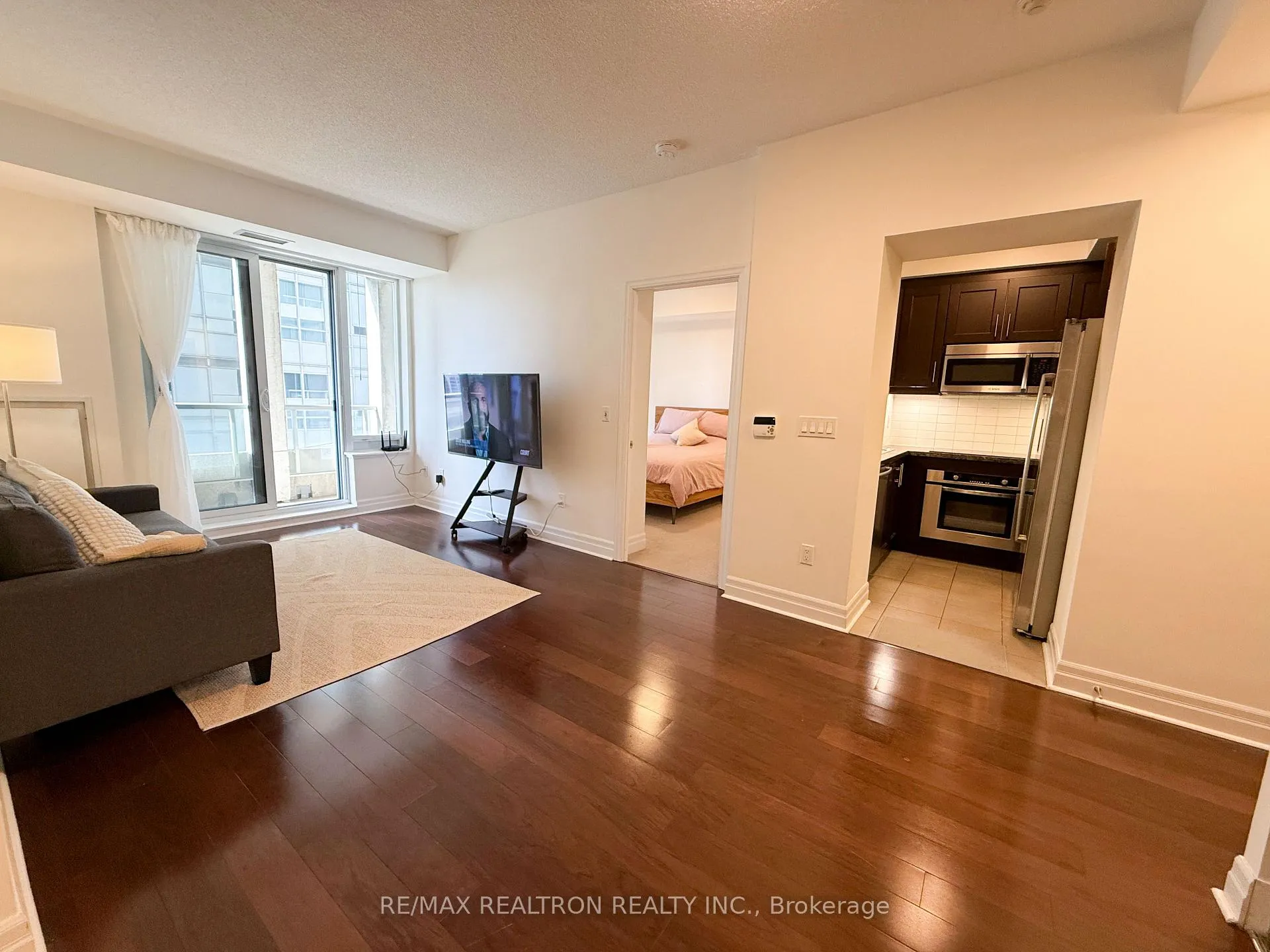 Photo 4 of Unit 2208, 35 Balmuto Street, Toronto, Bay Street Corridor — HOMEH