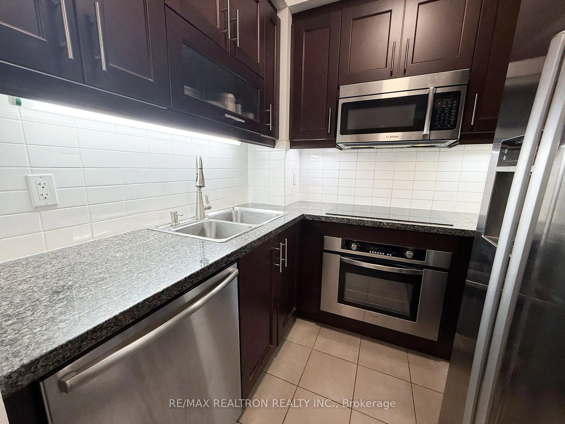 Photo 5 of Unit 2208, 35 Balmuto Street, Toronto, Bay Street Corridor — HOMEH