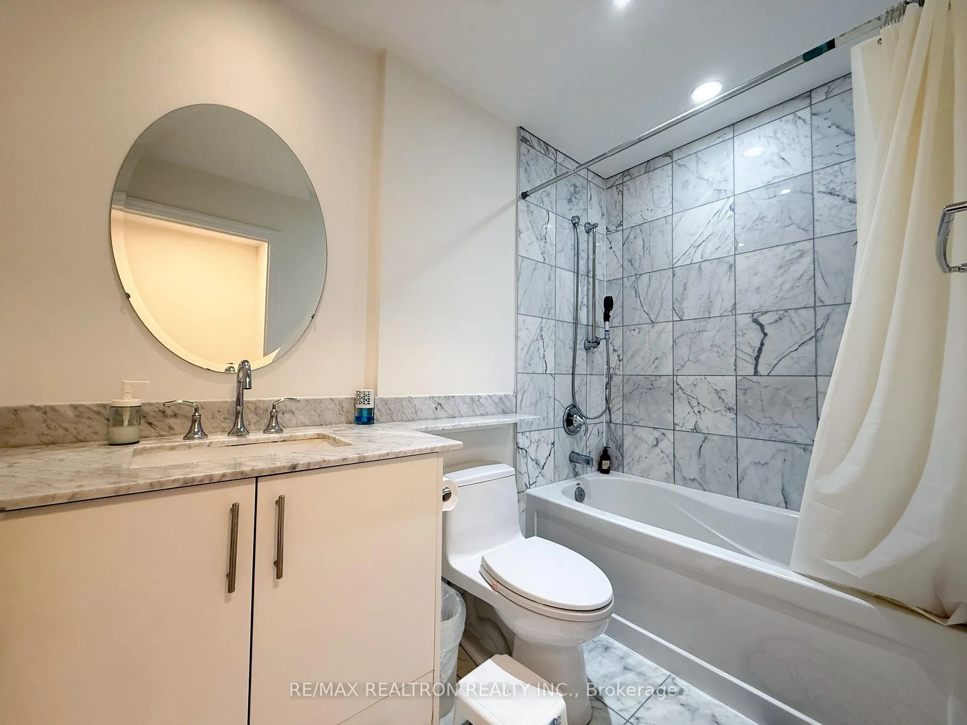 Photo 9 of Unit 2208, 35 Balmuto Street, Toronto, Bay Street Corridor — HOMEH
