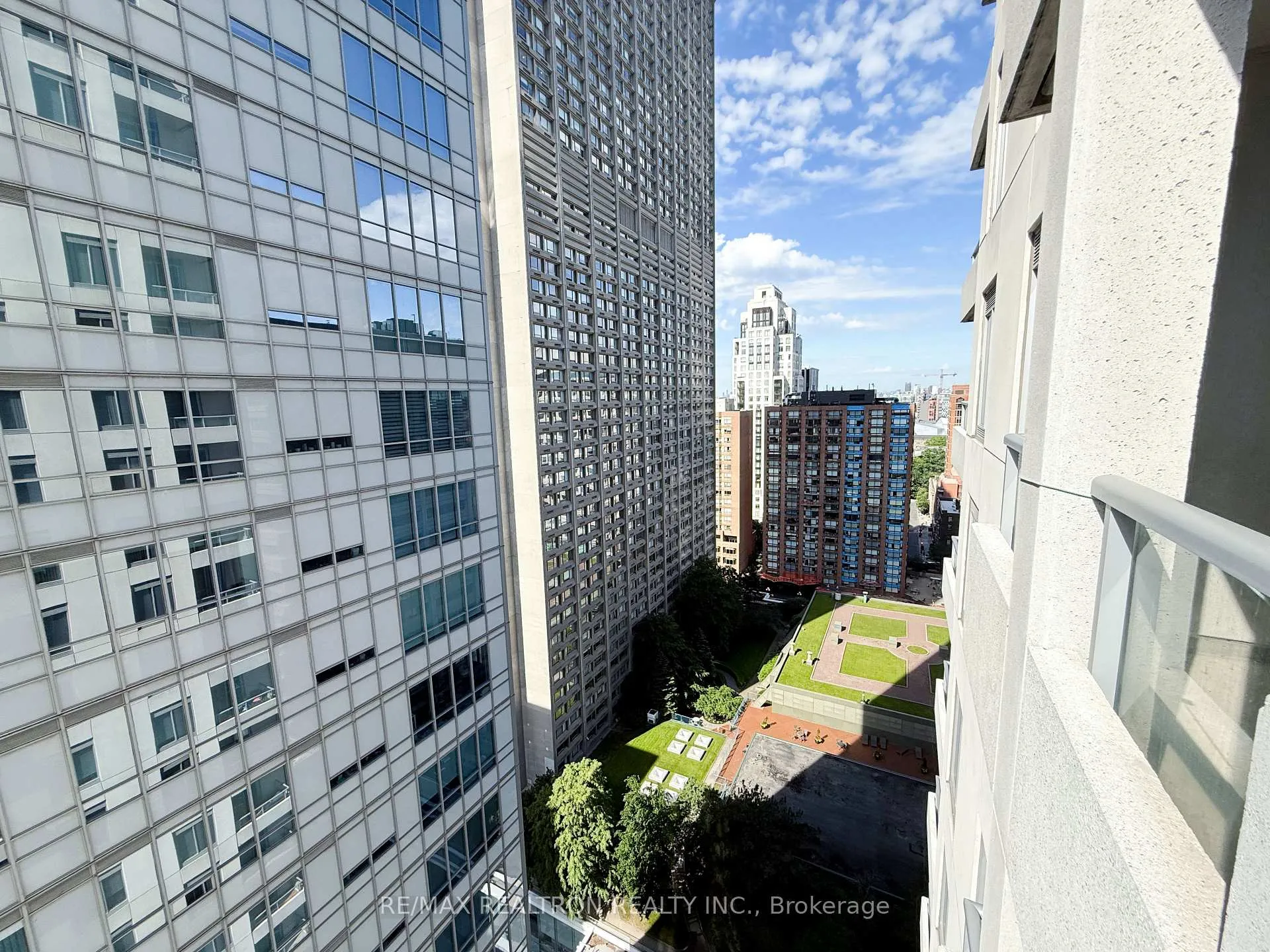 Photo 17 of Unit 2208, 35 Balmuto Street, Toronto, Bay Street Corridor — HOMEH