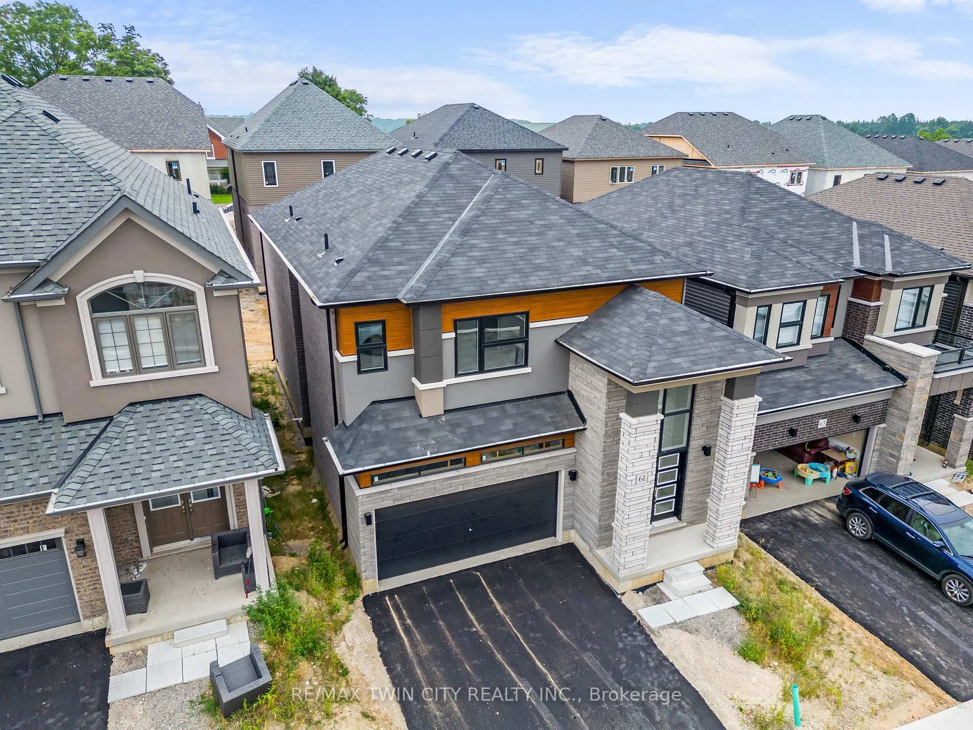 Photo 4 of 61 George Brier Drive E, Brant, Paris — HOMEH
